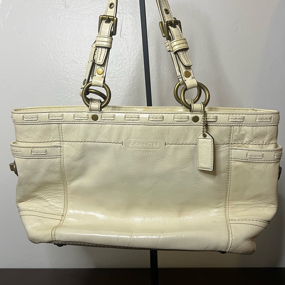 Coach Off-White Leather Shoulder Bag